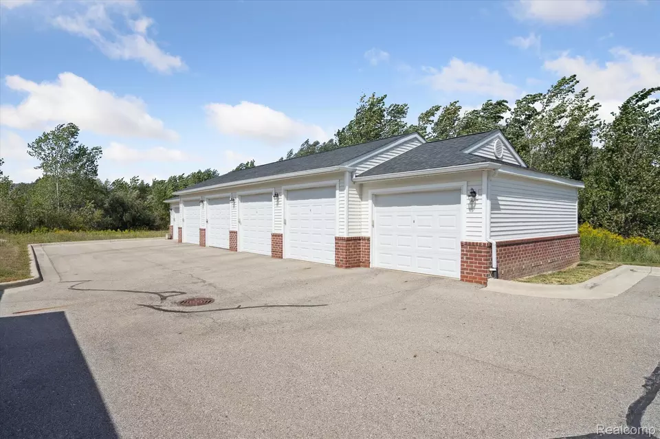 Exterior - 1926 Coventry Rd, Jackson, MI 49201 photo 3 of 7