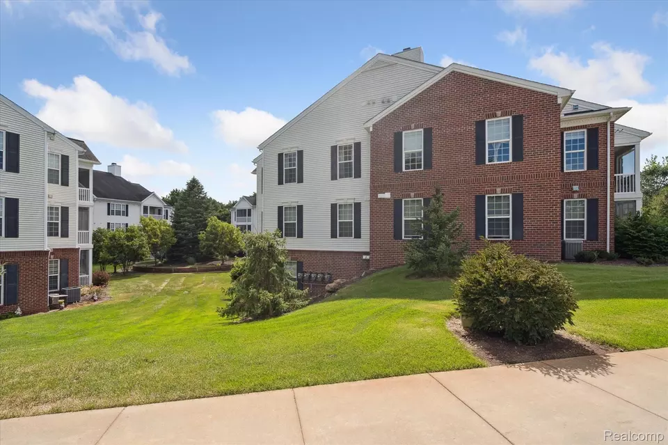 Exterior - 1926 Coventry Rd, Jackson, MI 49201 photo 6 of 7