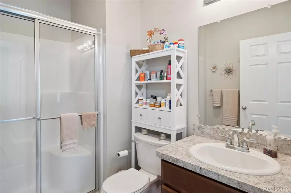 Bath - 1926 Coventry Rd, Jackson, MI 49201 photo 3 of 3