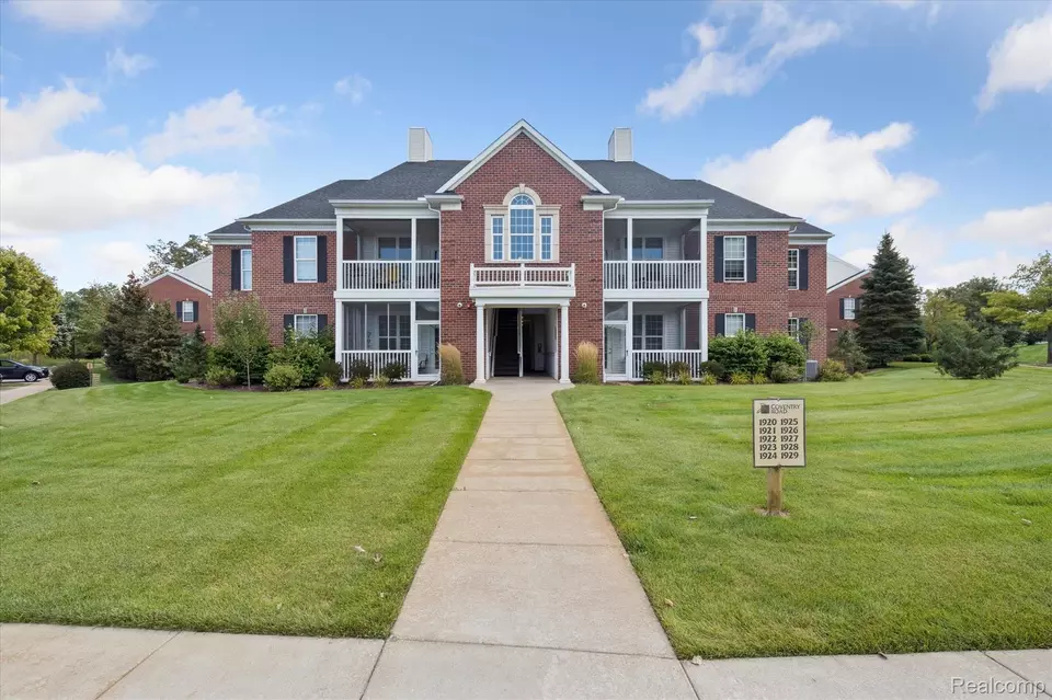 Exterior - 1926 Coventry Rd, Jackson, MI 49201 photo 1 of 7