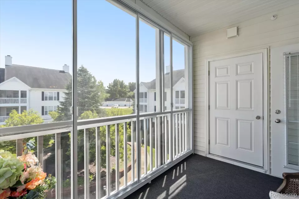 Exterior - 1926 Coventry Rd, Jackson, MI 49201 photo 5 of 7