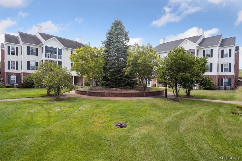 Exterior - 1926 Coventry Rd, Jackson, MI 49201 photo 7 of 7