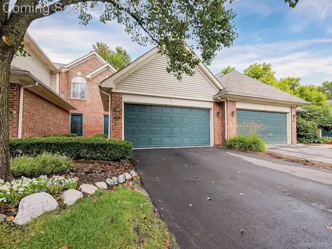 617 Macwilliams Ln, Royal Oak, MI 48067