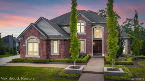 5149 Parkgate Dr, Commerce, MI 48382