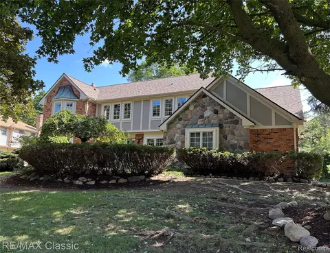 20540 Woodcreek Blvd, Northville, MI 48167