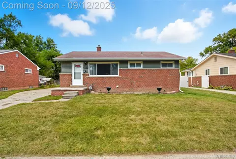 28600 Oakwood St, Inkster, MI 48141