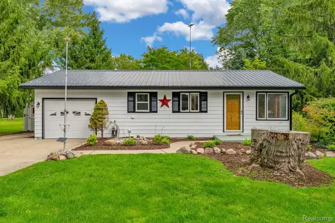 538 N Neeper St, Capac, MI 48014