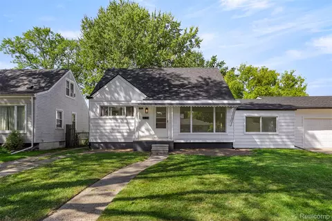 5925 Gilman St, Garden City, MI 48135