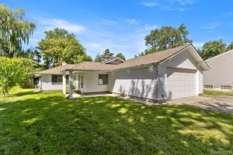 15705 Green Lane Ave, Livonia, MI 48154