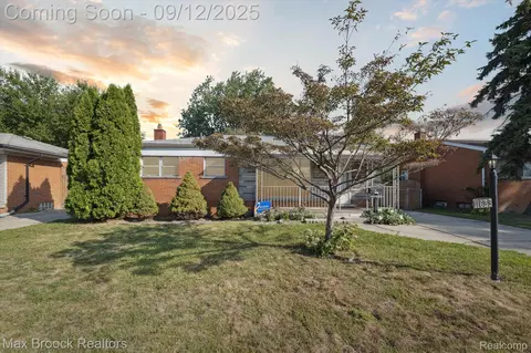 11633 Engleman Rd, Warren, MI 48089