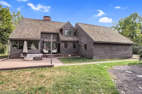 90 E Washington St, Village Of Clarkston, MI 48346