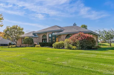 288 Prestwick Trl, Highland, MI 48357