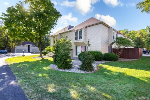 8095 Colony Dr #23, Grosse Ile, MI 48138
