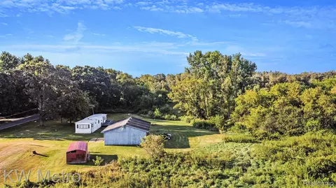 9500 N Meridian Rd, Pleasant Lake, MI 49272