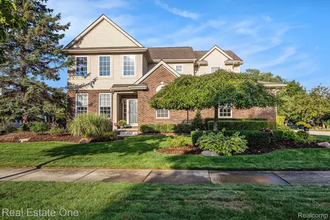1771 Four Seasons Dr, Howell, MI 48843