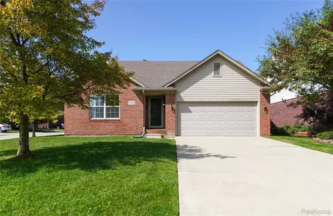 30945 Cousino Dr, Warren, MI 48092