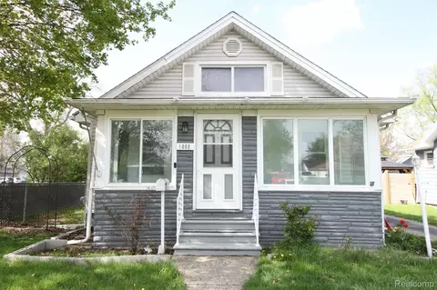 1068 La Salle Ave, Waterford, MI 48328