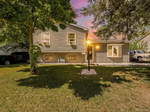 15816 Woodmont St, Romulus, MI 48174