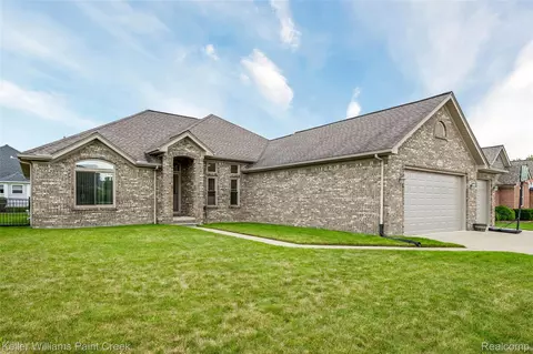 54690 Shady Creek Dr, New Baltimore, MI 48047