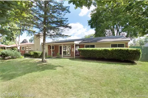 4836 Sundew St, Commerce, MI 48382