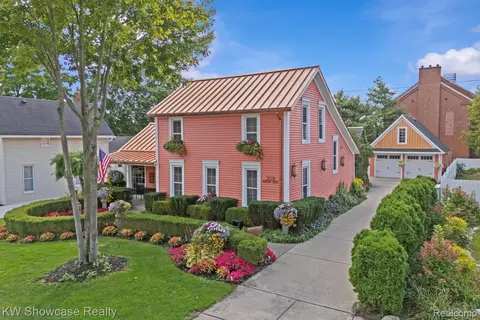209 Hickory St, Milford, MI 48381