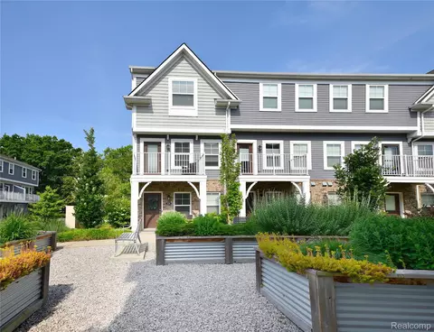 338 Glendale Ln, Ferndale, MI 48220