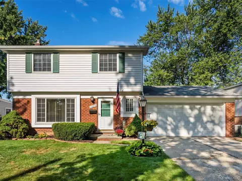 1245 Kenilworth Pl, Clawson, MI 48017