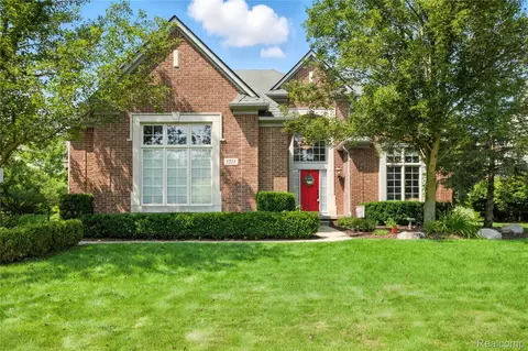 1221 Letica Dr, Rochester, MI 48307