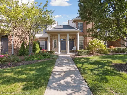 3530 Oakmonte Blvd, Oakland, MI 48306