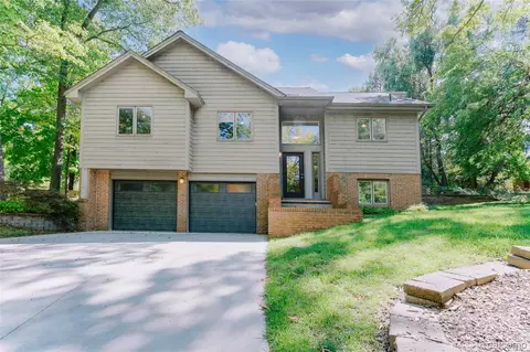 5105 Wah Ta Wah Dr, Village Of Clarkston, MI 48348