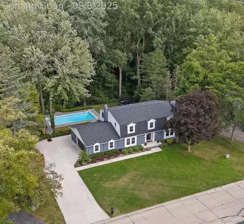 4605 Sunningdale Dr, Bloomfield Hills, MI 48302