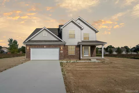 26926 Celtic Dr, Flat Rock, MI 48134