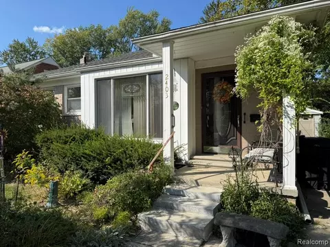 2403 Dorchester Rd, Birmingham, MI 48009