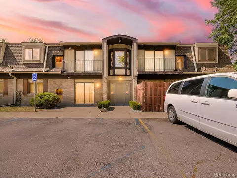 15999 W 11 Mile Rd #14, Southfield, MI 48076
