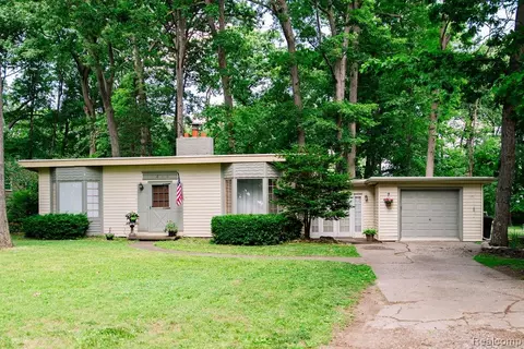 8494 Edgewood Park, Commerce, MI 48382