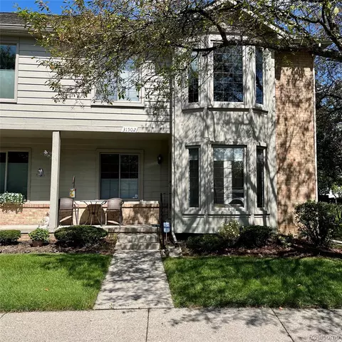 31502 Merriwood Park Dr, Livonia, MI 48152