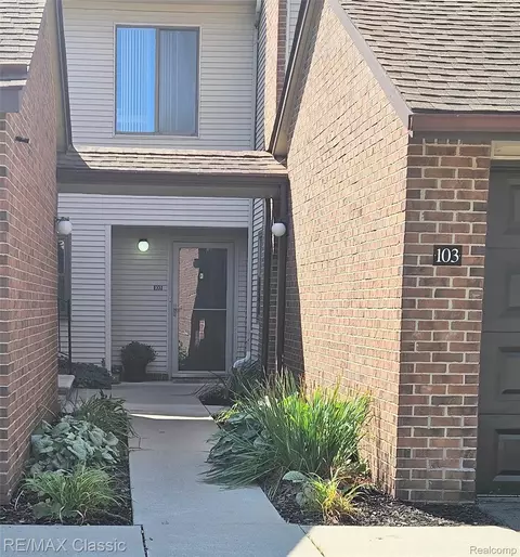 6740 Ridgefield Cir #103, West Bloomfield, MI 48322