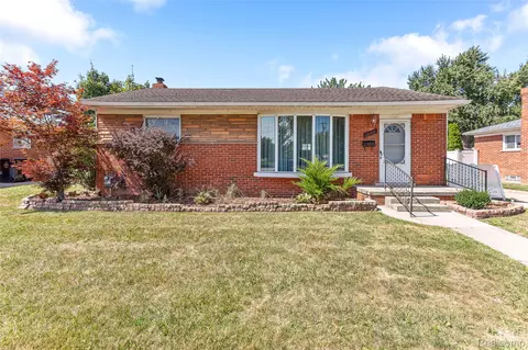 2980 Maxwell St, Trenton, MI 48183