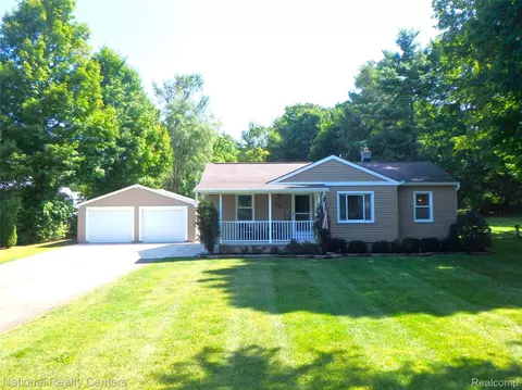 88 N Baldwin Rd, Oxford, MI 48371