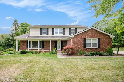 38033 Southfarm Ln, Northville, MI 48167