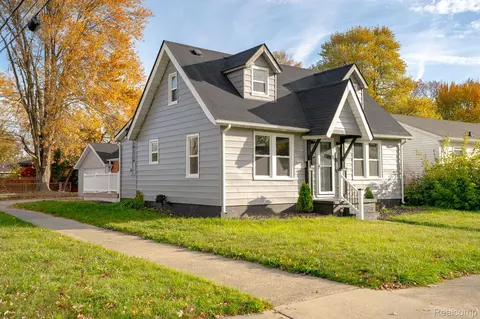 22503 Clairwood St, Saint Clair Shores, MI 48080