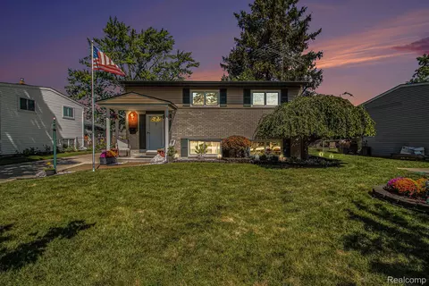 23234 Candace Dr, Rockwood, MI 48173