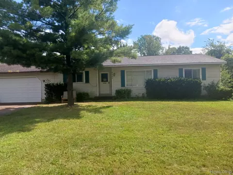 6000 29 Mile Rd, Washington, MI 48094