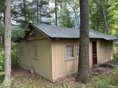 207 Mary Jo Rd, Harrison, MI 48625