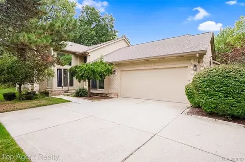 43088 W Kirkwood Dr, Clinton Township, MI 48038
