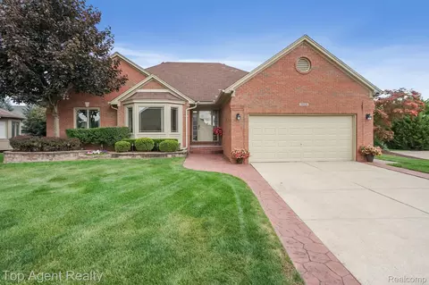 15435 Dorothy Dr, Macomb, MI 48042