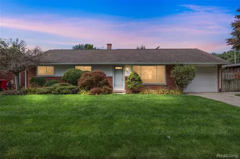 35611 Silvano St, Clinton Township, MI 48035