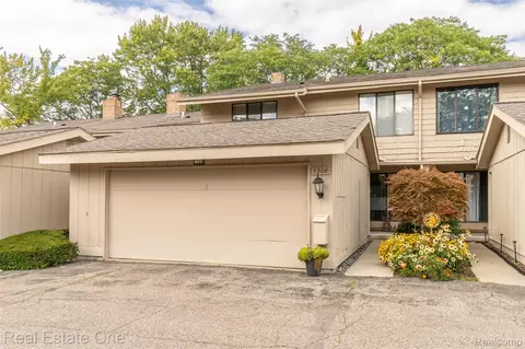 7308 Creek View Cir, West Bloomfield, MI 48322