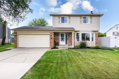 39329 Hyland Dr, Sterling Heights, MI 48310
