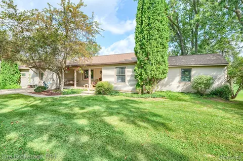 8439 Burpee Rd, Grand Blanc, MI 48439